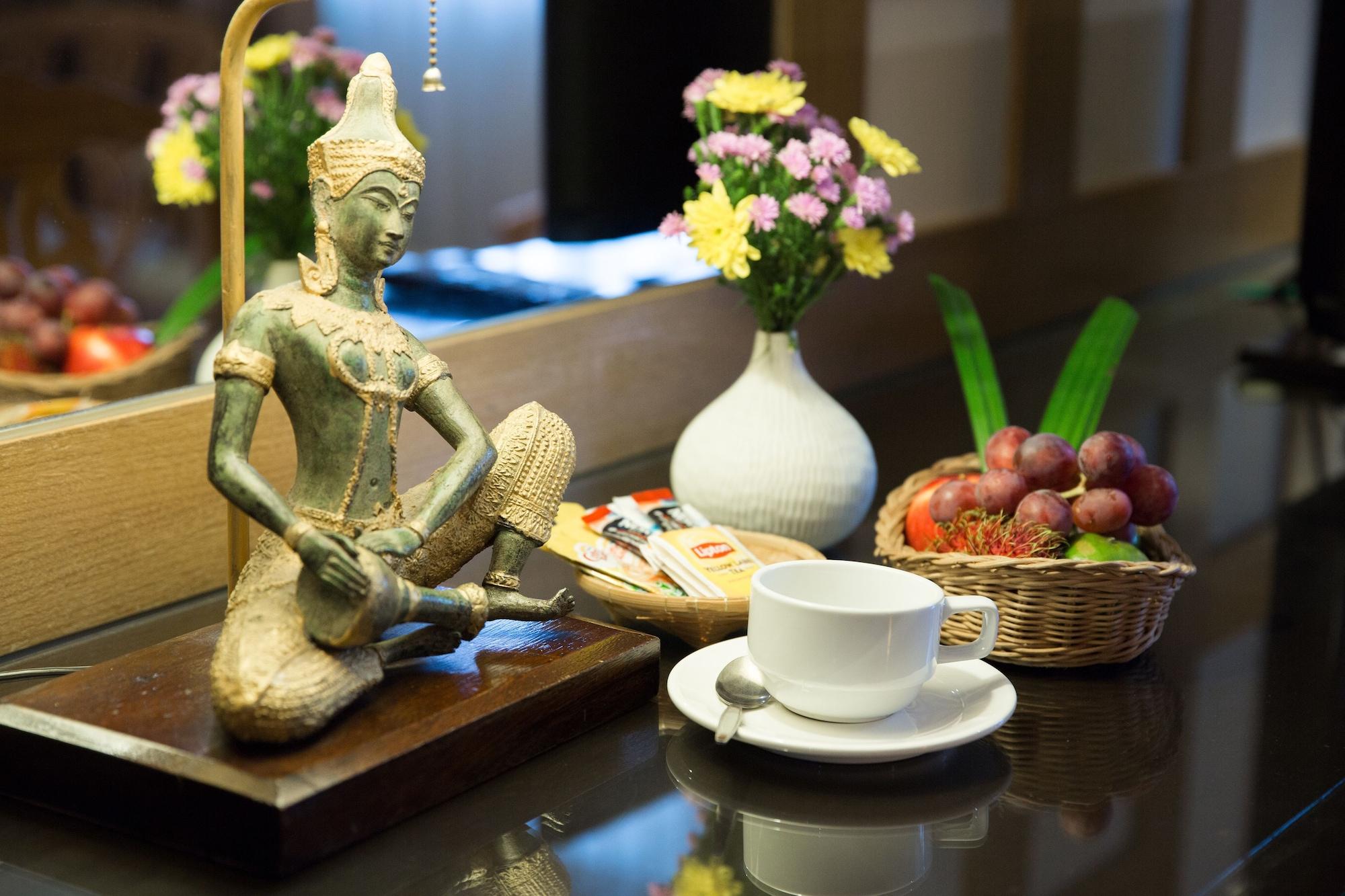 The Tarntawan Hotel Surawong Бангкок Экстерьер фото