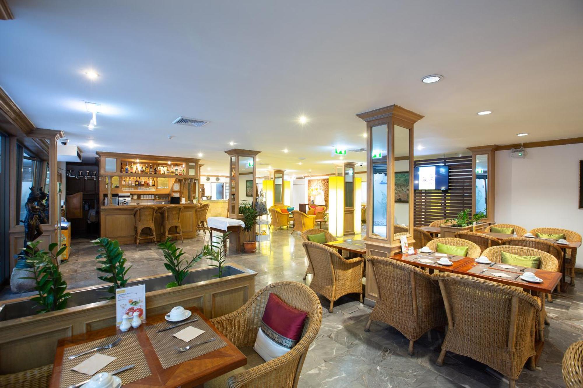 The Tarntawan Hotel Surawong Бангкок Экстерьер фото