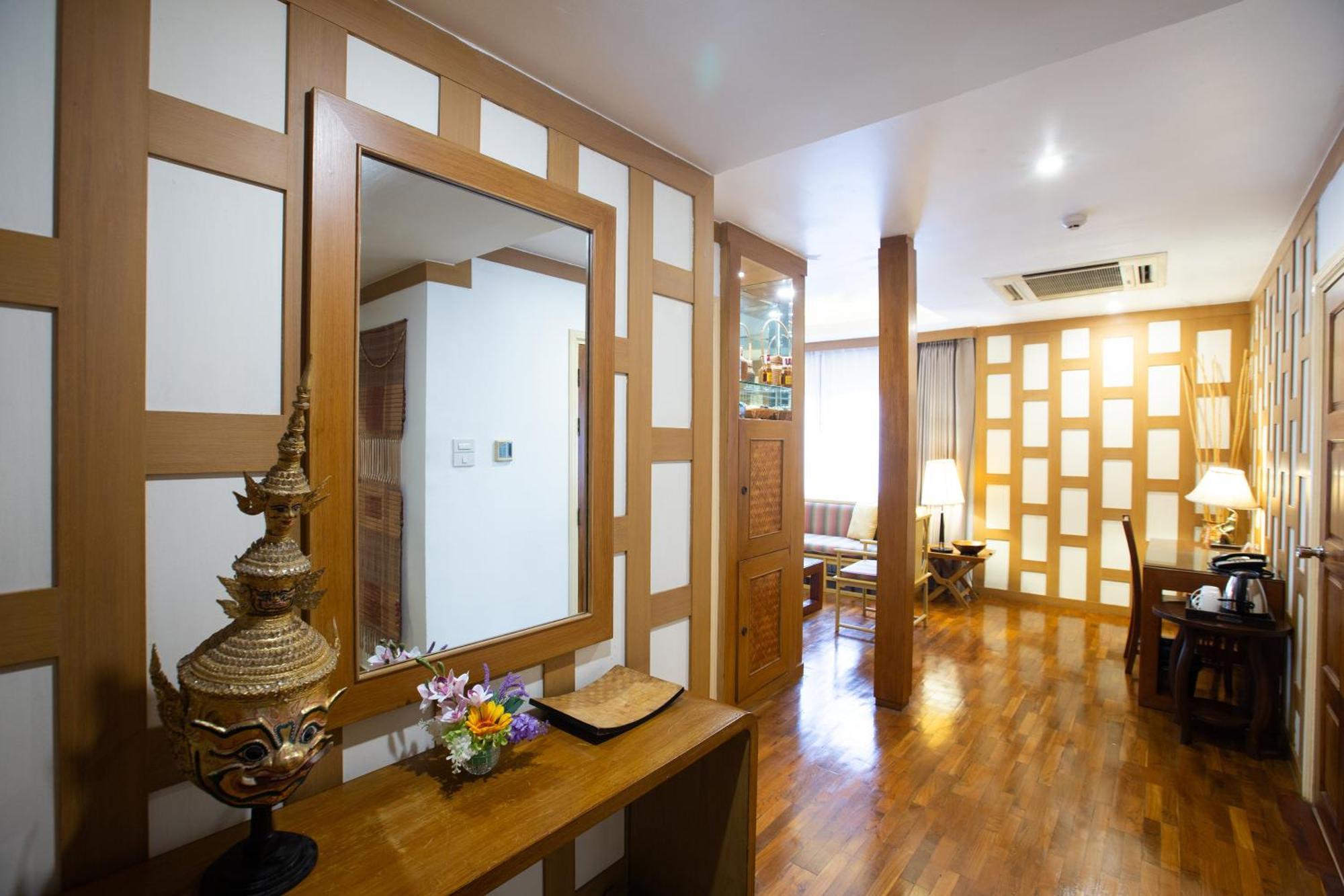 The Tarntawan Hotel Surawong Бангкок Экстерьер фото