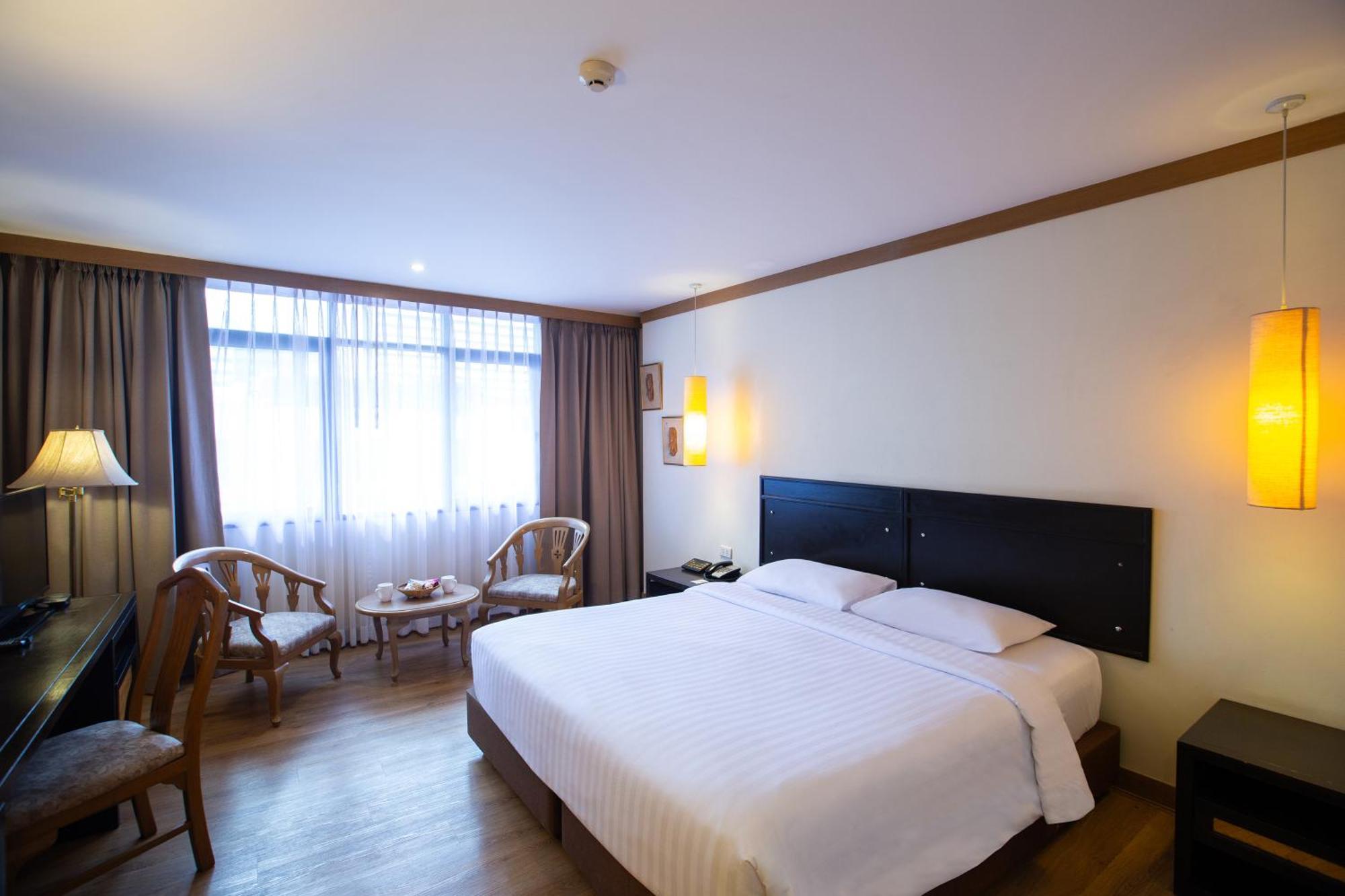 The Tarntawan Hotel Surawong Бангкок Экстерьер фото